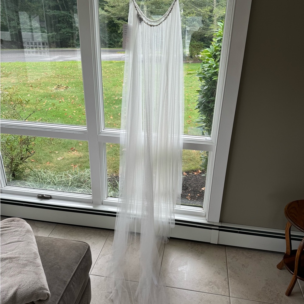 Wedding overskirt